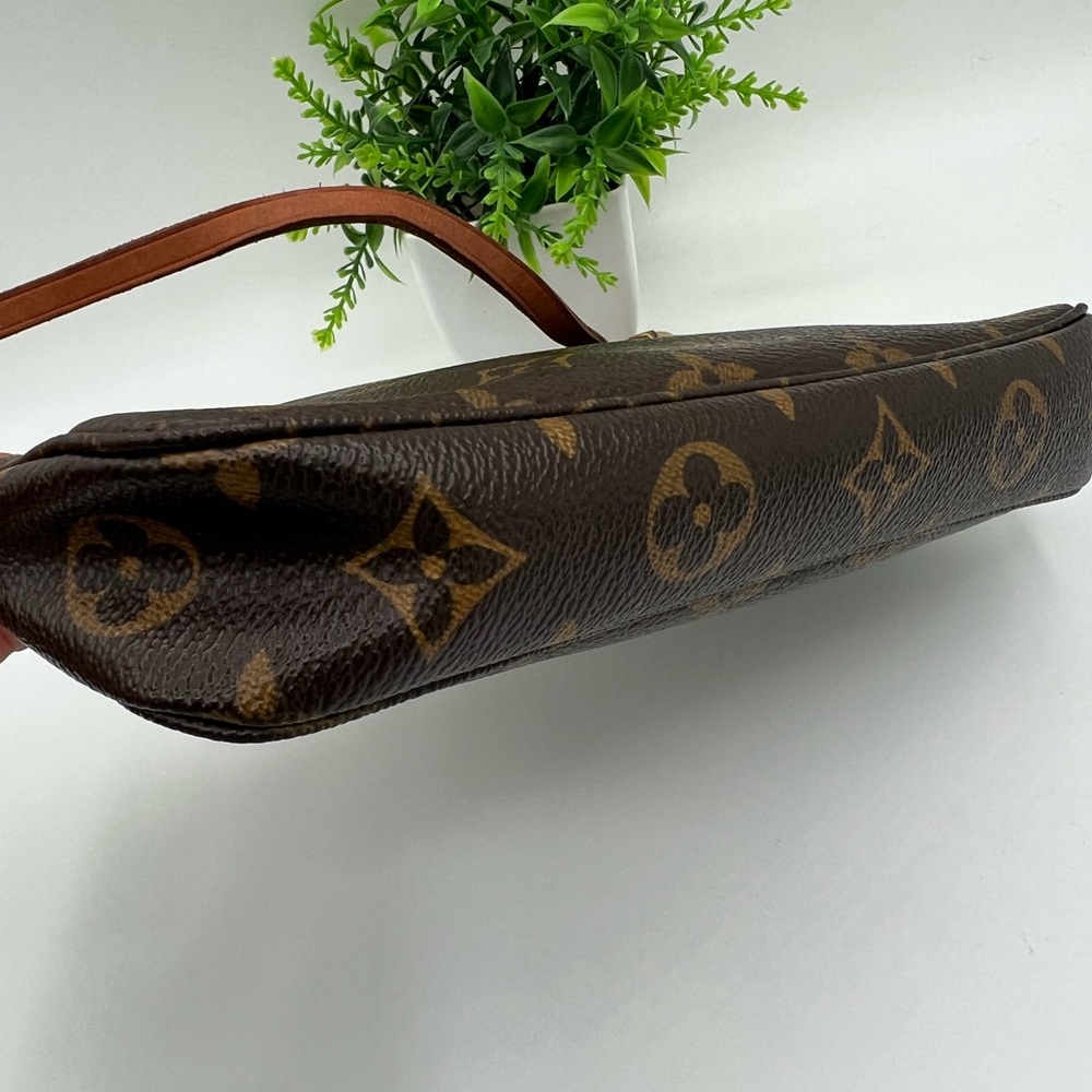 Louis Vuitton monogram pochette GM bag 😍 - Picture 4 of 9
